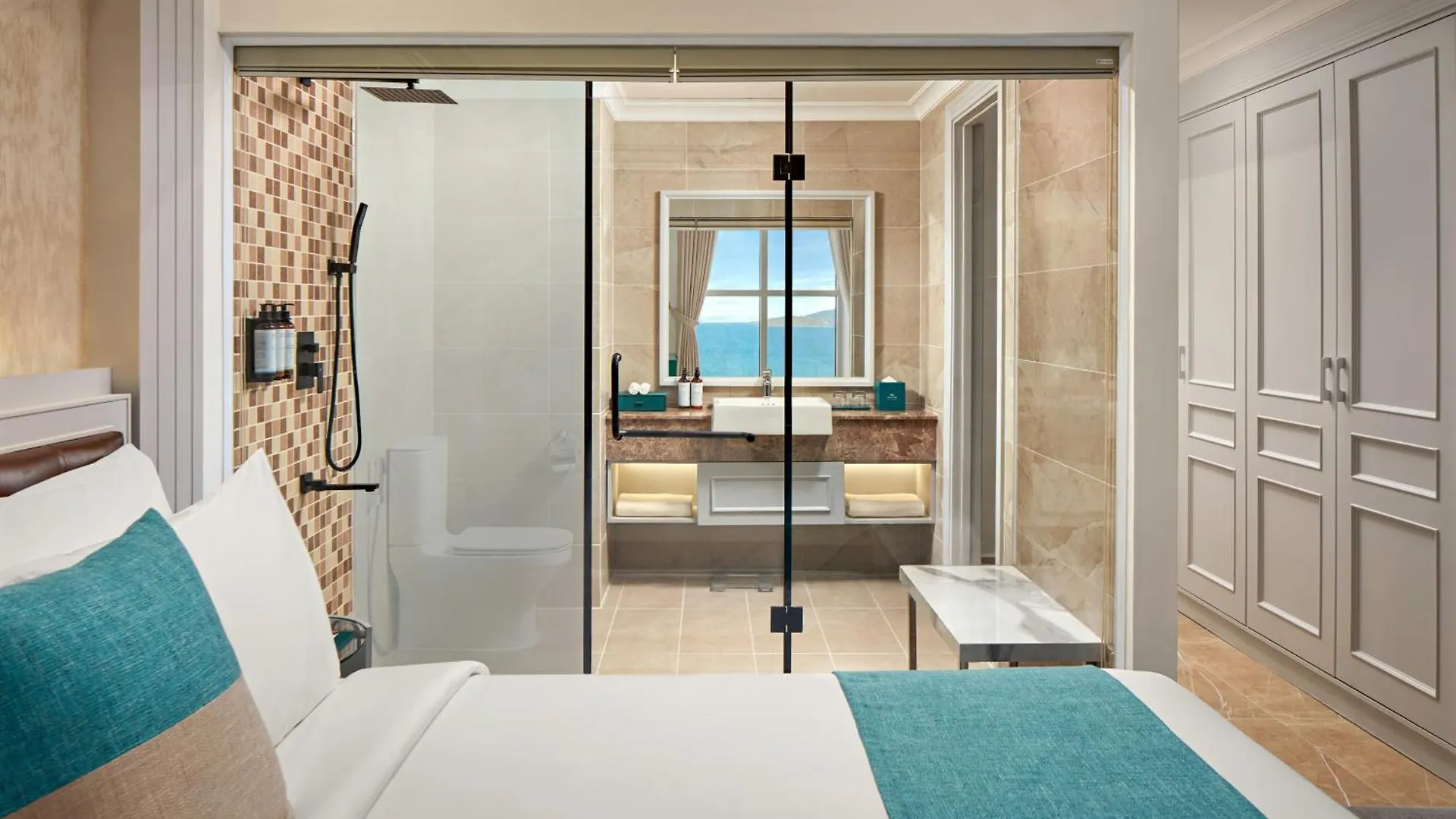 **** Hotel Mercure Nha Trang Beach Vietnam